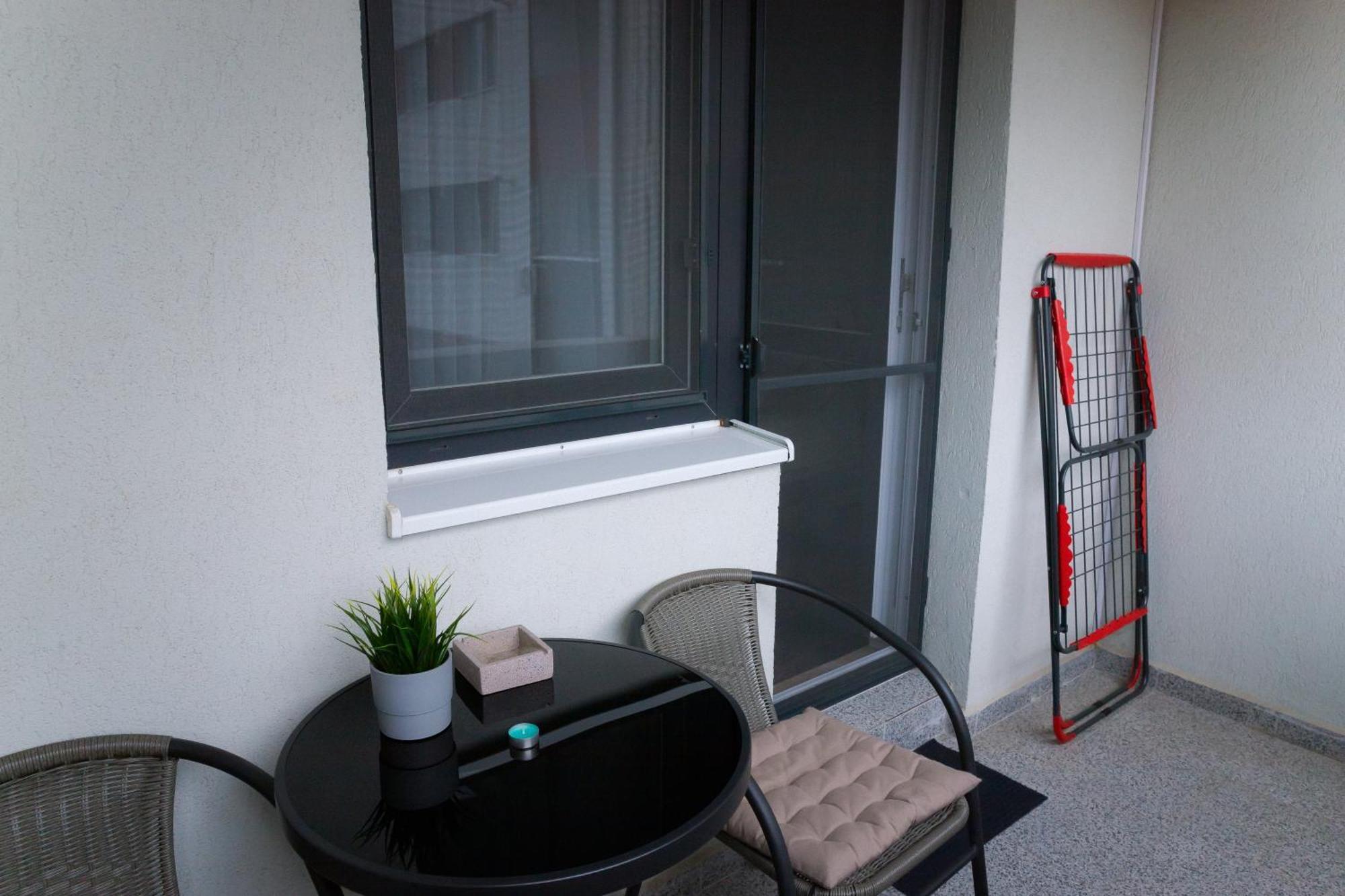 Elysian Urbanscape Brown, 2 Rooms, Near Bucharest Chiajna Екстер'єр фото